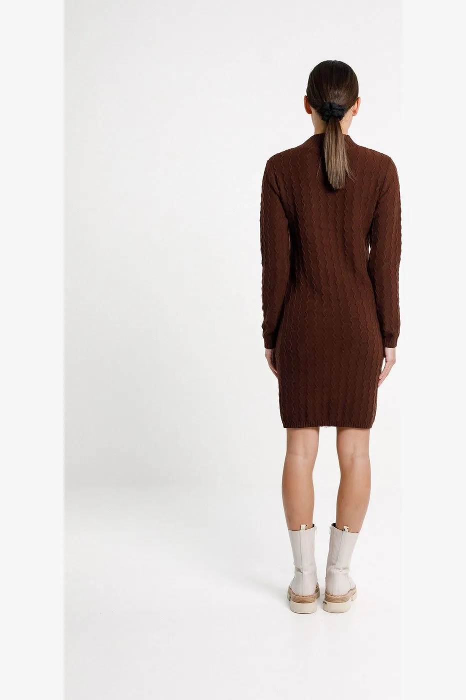 ZIGZAG TURTLE NECK DRESS - CHOCOLATE